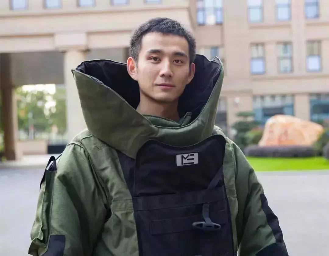 南京特警支队安检排爆大队的"拆弹高手"葛晓宇,从事"排爆工作"3年
