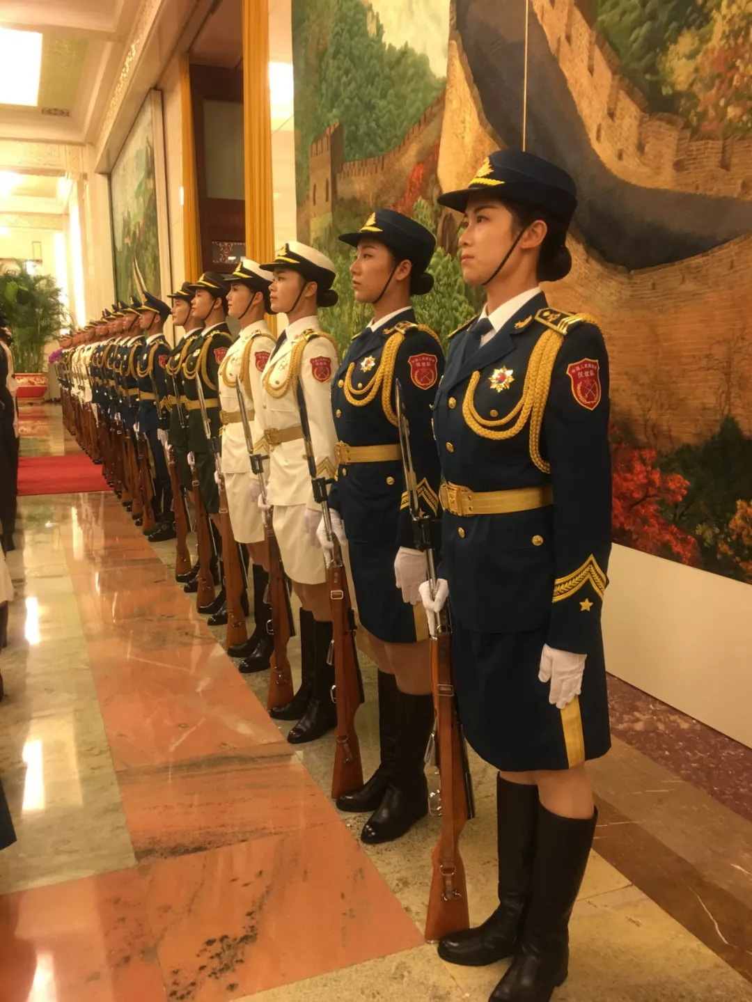 仪仗队就位(央视记者李辉拍摄)
