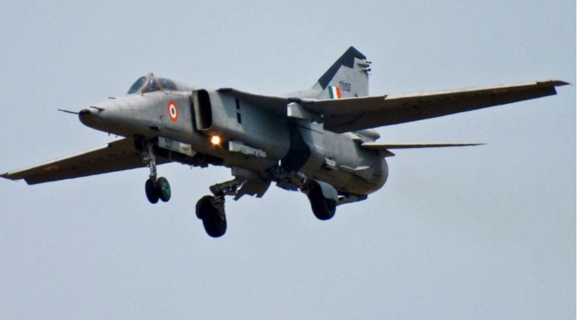 印度一架米格27军机坠毁飞行员弹射逃生