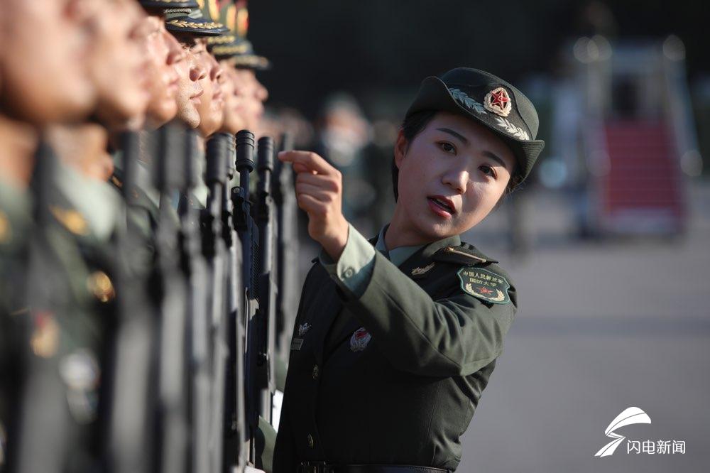 学霸方队美女教练首次亮相国庆阅兵的院校科研方队教练是山东这名95后