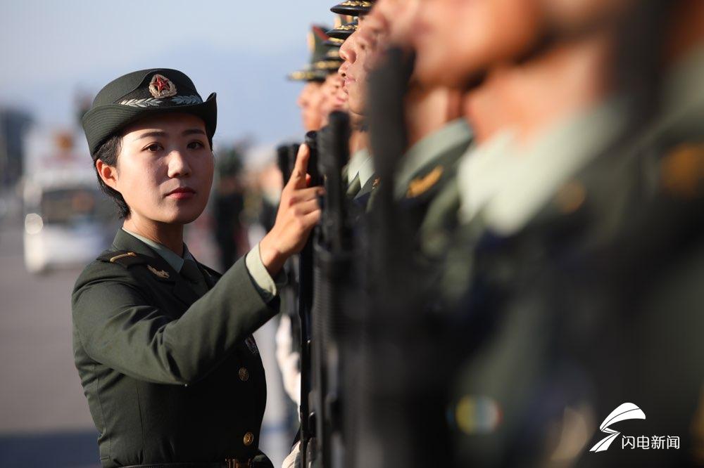 学霸方队美女教练首次亮相国庆阅兵的院校科研方队教练是山东这名95后