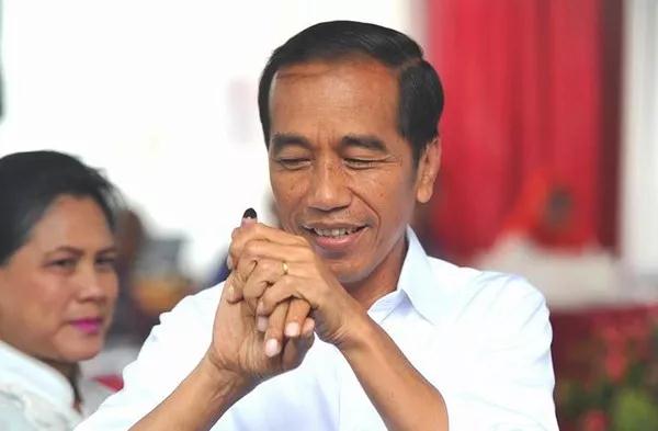 海军新闻发言人程德伟20日在"人民海军成立70周年"多国海军活动发布会