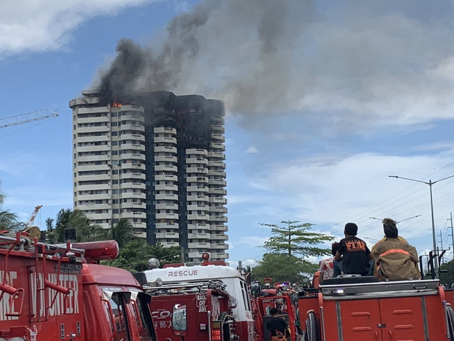 北京时间14点40分更新:根据菲律宾消防局消息,至29日下午14:30,该公寓