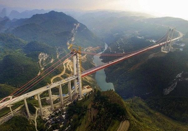 世界级桥梁走出大山 janus dongye列举了中国政府在这个贫困地区架起