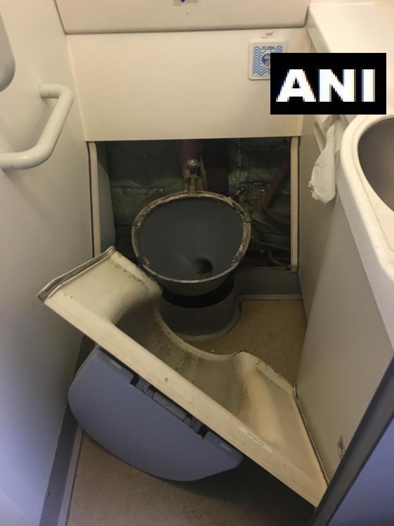 9月17日,当事飞机正赶上空中送餐时间,遭遇气流时服务员并没有停止