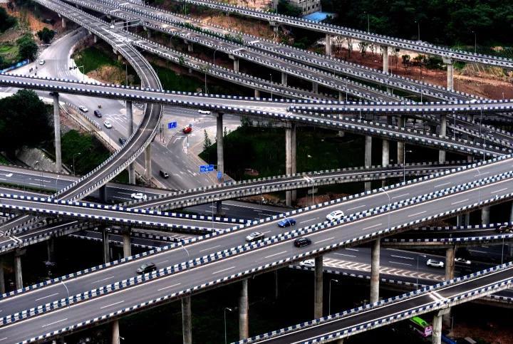 720度三层旋转立交桥像过山车 就问你晕不晕?