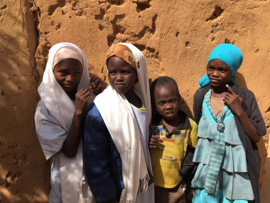 乍得难民营里的孩子们根据联合国难民署《全球趋势报告》,截至2016