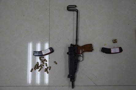 云南西盟公安破获一起武装贩毒案缴毒8公斤冲锋枪1支