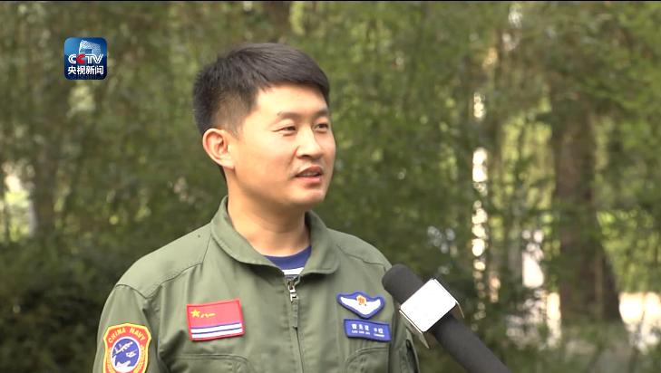 海军舰载战斗机飞行员曹先建术后复飞70天成功着舰