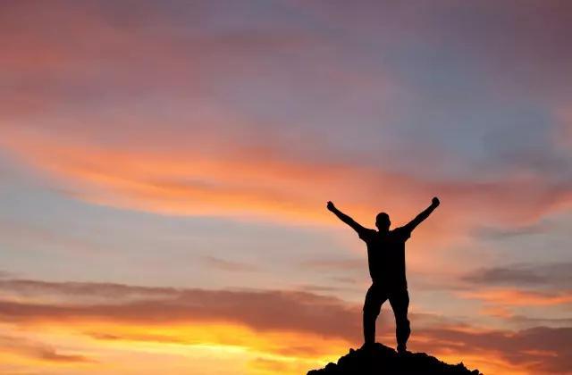 【夜读】请乘理想之马,挥鞭从此起程