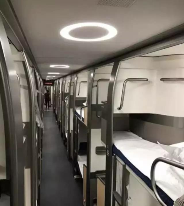 想坐惊不惊喜都是小包间中国最新型纵向卧铺动车组来啦