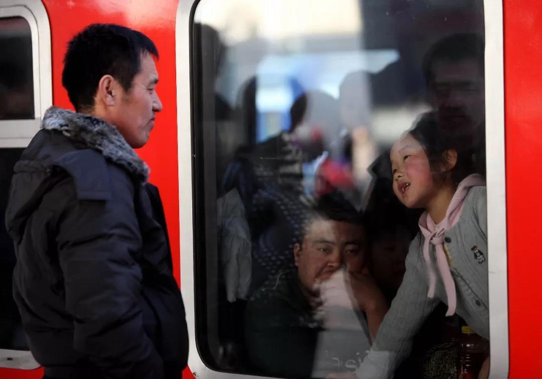 历史记忆:那些年春运中的感人瞬间 戳中泪点!