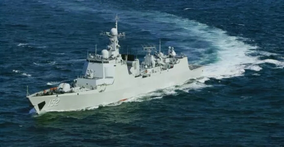 "济南"号导弹驱逐舰,舷号152."益阳"号导弹护卫舰,舷号548.