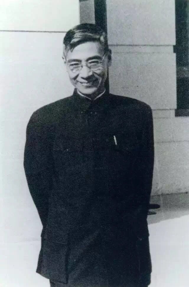 和他的警卫员牟方东.