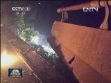 意大利一大巴冲下高架桥 38人死亡