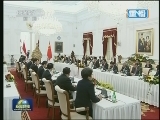 习近平同印度尼西亚总统举行会谈 决定把中印尼关系提升为全面战略伙伴关系