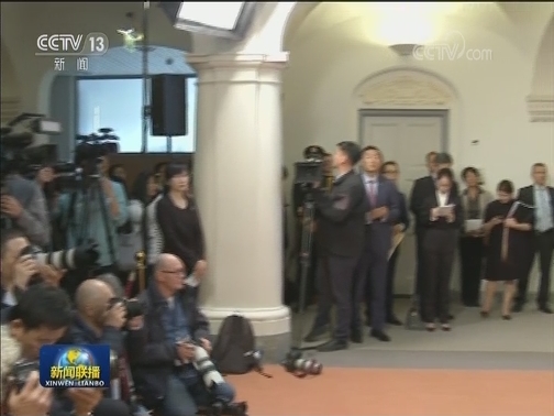 李克强与荷兰首相共同会见记者