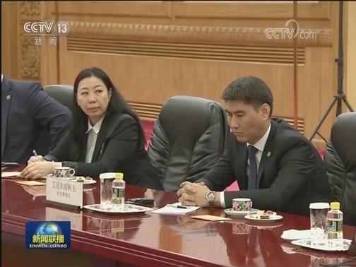 习近平会见吉尔吉斯斯坦总统