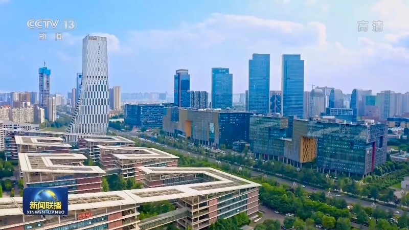 【权威访谈·乘势而上 奋勇前进】范锐平：创新激发活力 开放拉动增长