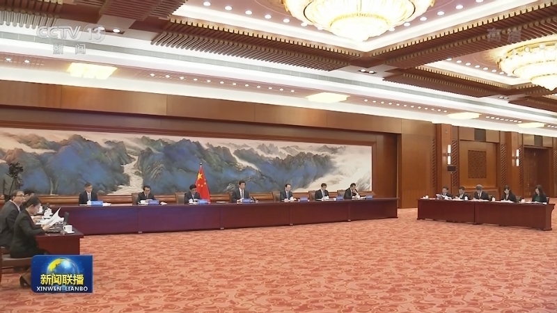 栗战书同蒙古国家大呼拉尔主席举行会谈