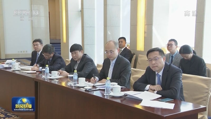 王岐山会见清华大学经济管理学院顾问委员会海外委员和中方企业家委员