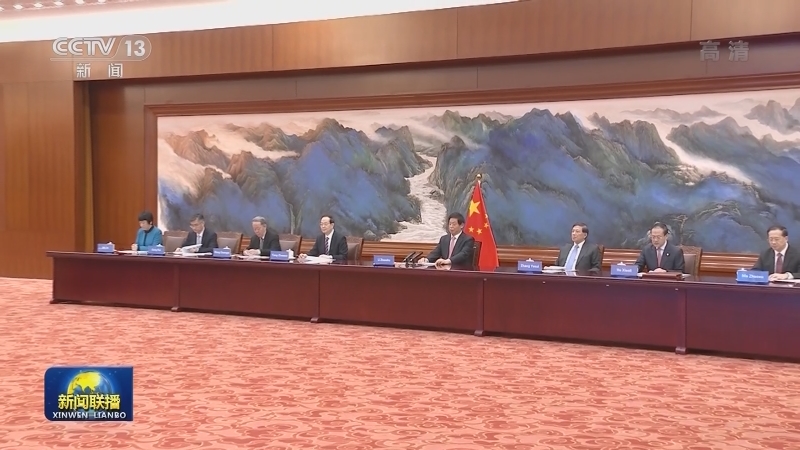栗战书同秘鲁国会主席举行会谈