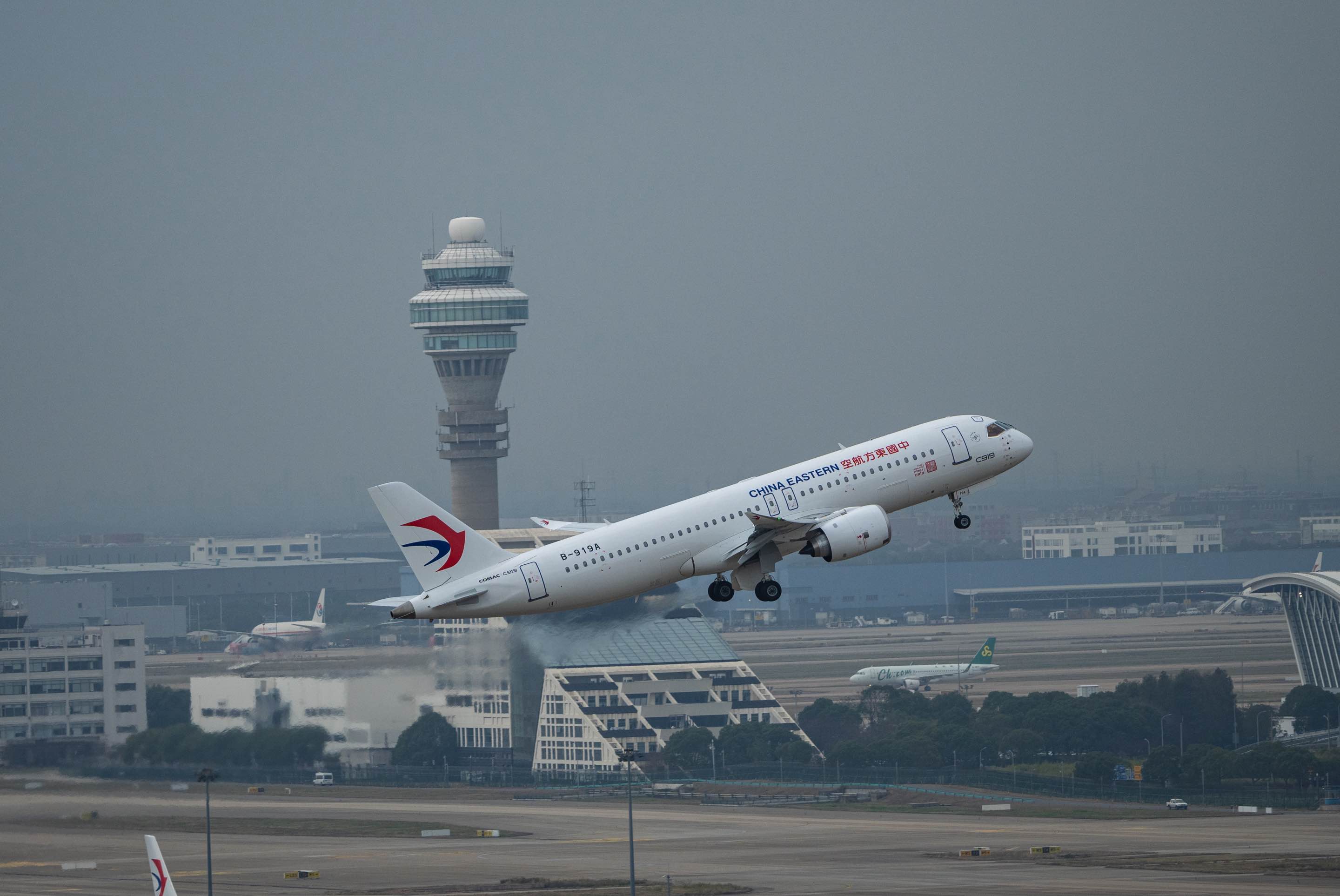 全球首架C919今日交付中国东方航空
