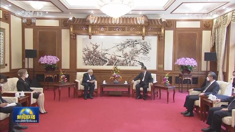 习近平会见美国前国务卿