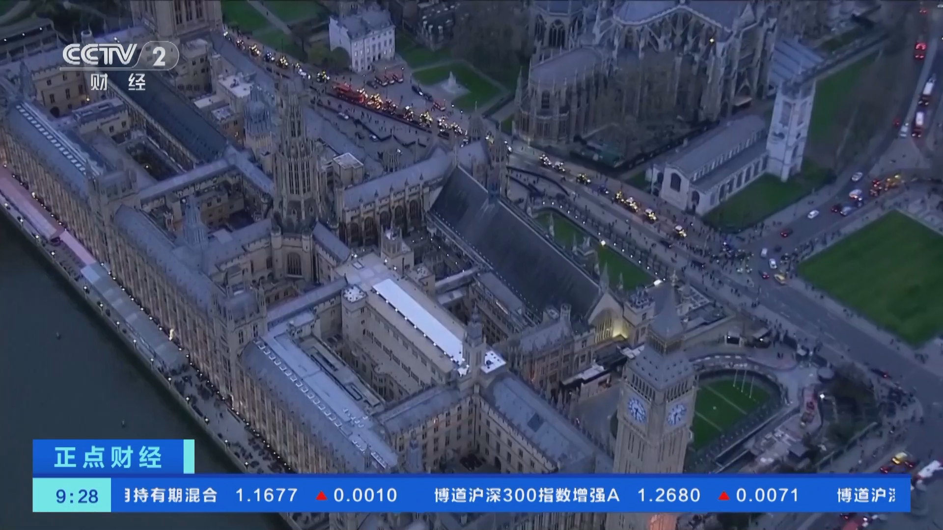 正点财经]英国伦敦：不满进口农产品涌入农民开拖拉机抗议