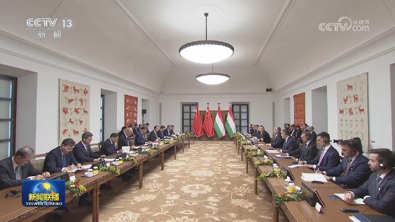 习近平同匈牙利总理举行会谈