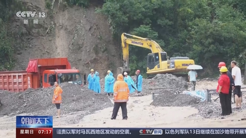 [朝闻天下]湖北兴山 省道突遇泥石流 4小时紧急抢通