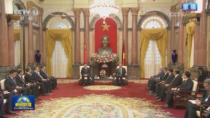习近平总书记特别代表王沪宁赴越南吊唁阮富仲逝世
