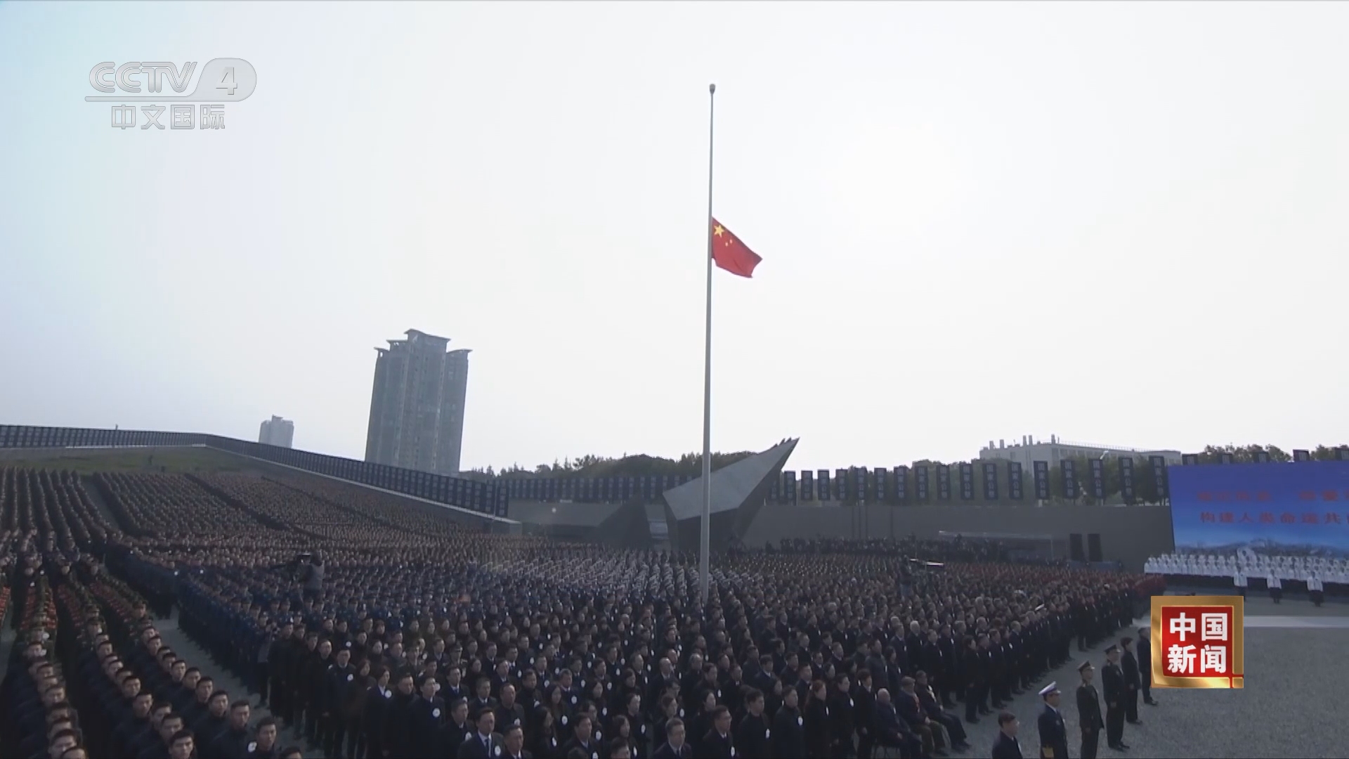 中国新闻]中国国防部新闻发言人就近期军事热点答记者问日方没必要风声鹤唳草木皆兵