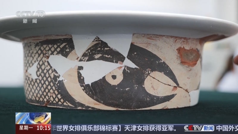 中华文明连续性的考古实证山西出土罕见仰韶时期彩陶鱼纹盆_新闻频道_