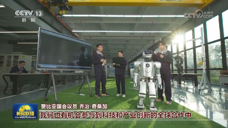 国际人士：中国的道路是正确的 发展前景广阔