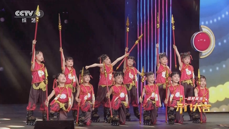 谁的童年bgm又响了?空后蓝天幼儿园表演《少年英雄小哪吒》