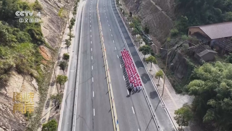 《海峡两岸》 20251027