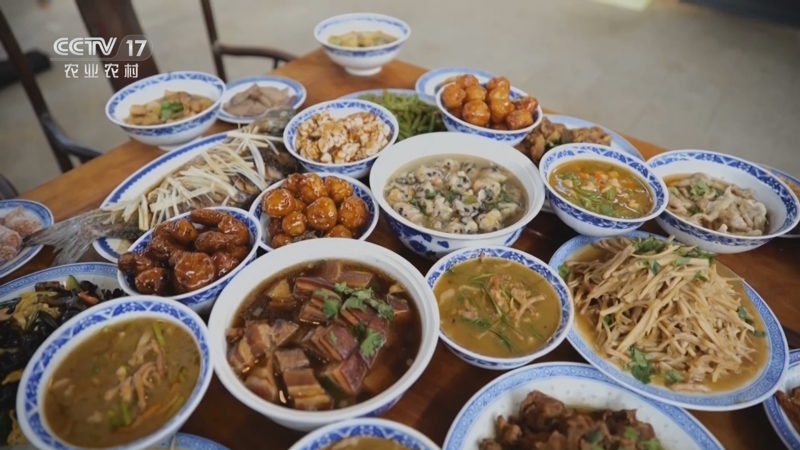 《谁知盘中餐》 20251113 丰收来敲门 乡土宴席丰年味