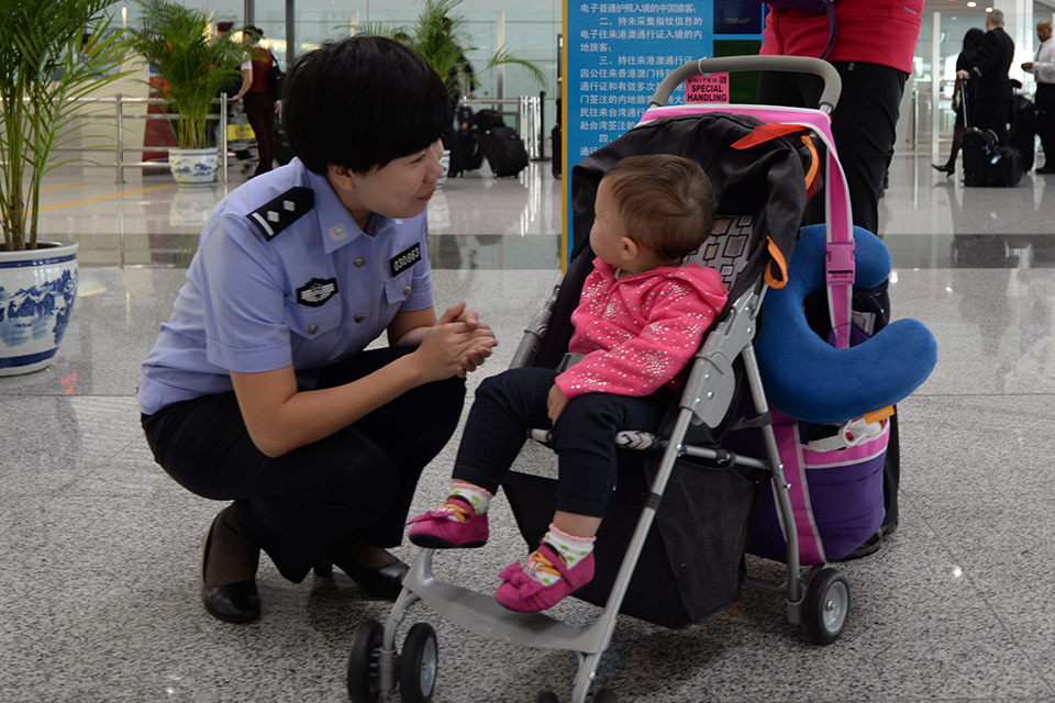 刘凯宁:你好,国门警花_民声频道_央视网(cctv.com)