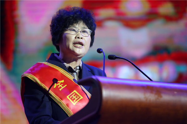 张淑贞女儿于爱梅发言11:222015-05-14于爱梅:我们是红嫂家风的发扬者