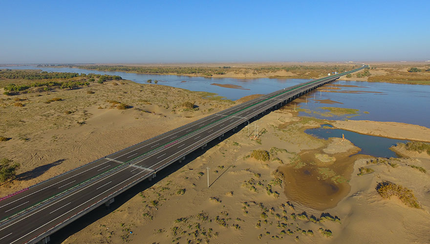 穿越沙漠的高速公路_新闻频道_央视网(cctv.com)