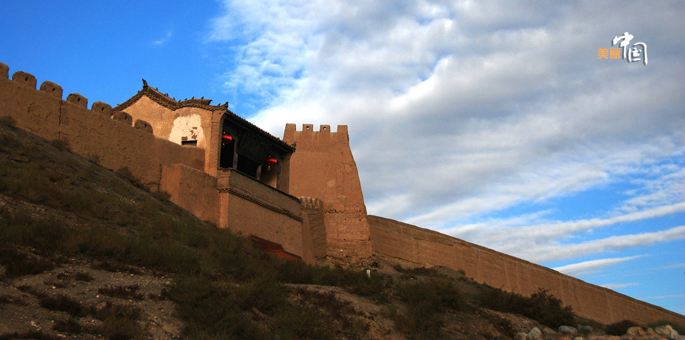 试试滚动鼠标查看 分享 嘉峪关位于甘肃嘉峪关市向西5公里处,是明长城