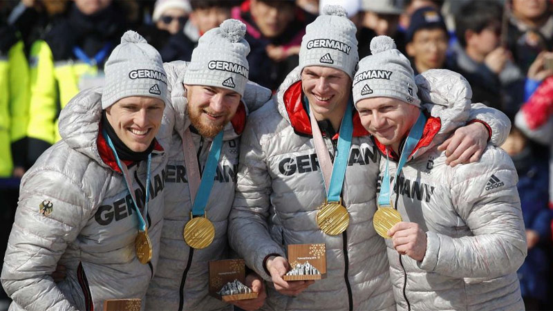 雪车四人座德国夺金牌 两队并列