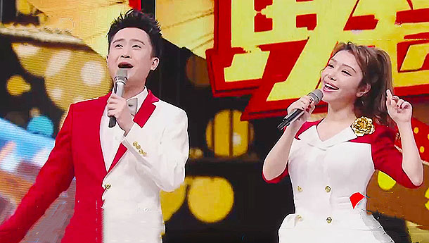 杨帆,维妮娜演唱《听妈妈的话》祝母亲们开心快乐