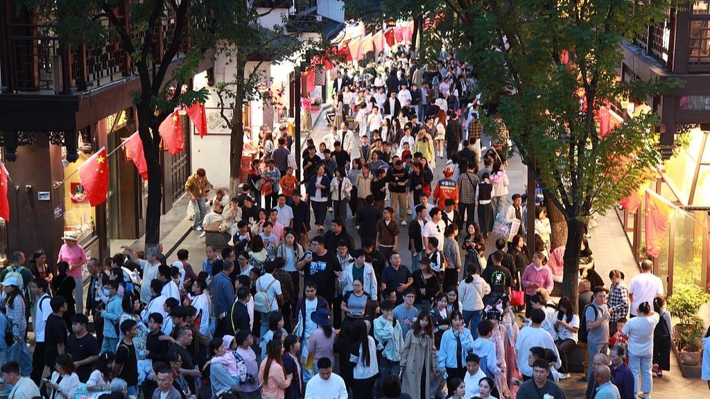 国庆消费“热力图”：服务扩容 智能升级
