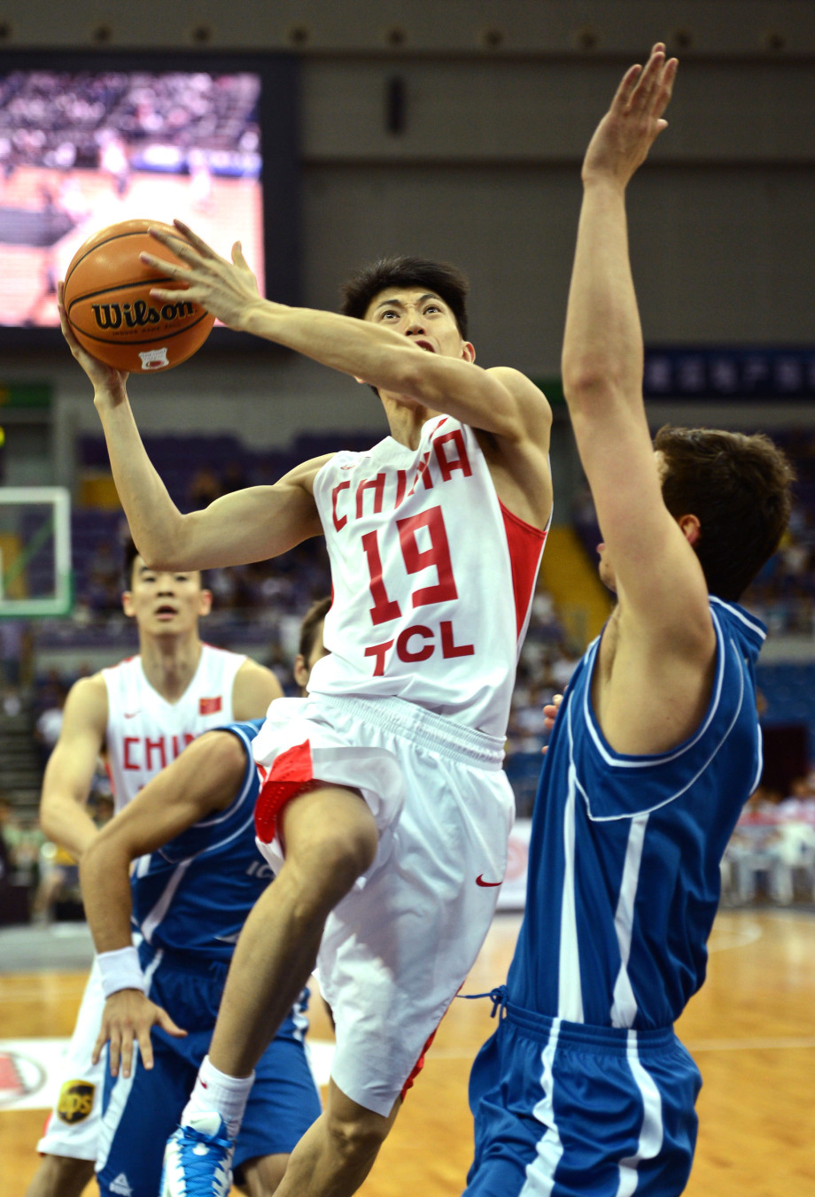 [高清组图]阿联3暴扣13分 男篮全员得分擒冰岛_5 体育_央视网