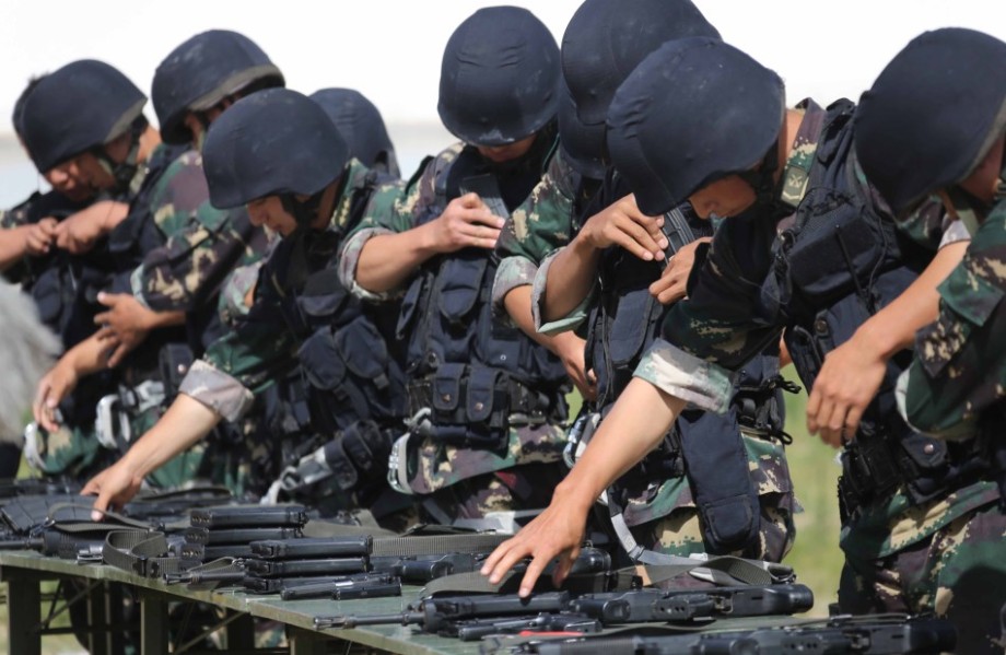 全军特种兵大比武结束 解放军最强力量集体亮相