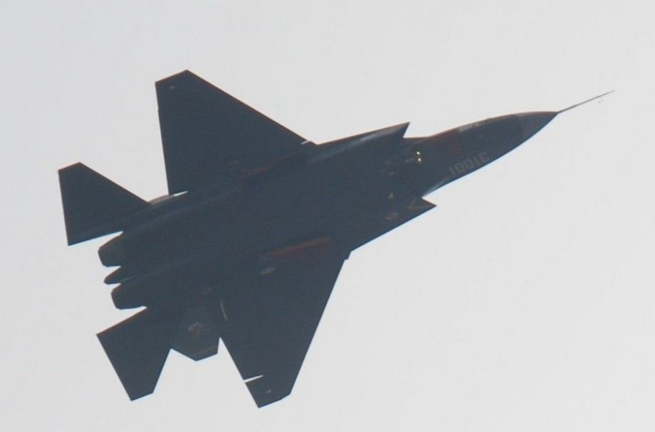 中国第二款第四代战机歼-31再次升空进行试飞