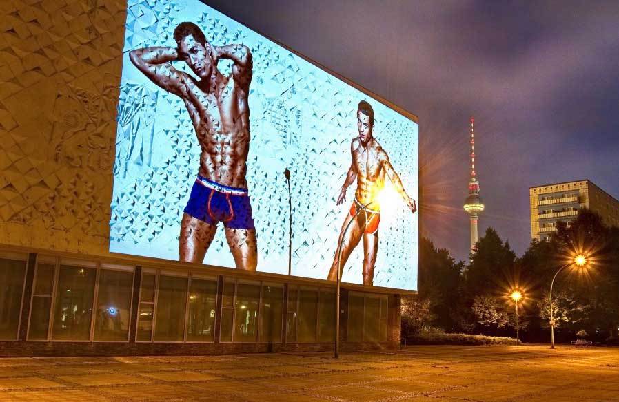 [高清组图]c罗内裤巨幅广告全球7城市同步揭幕