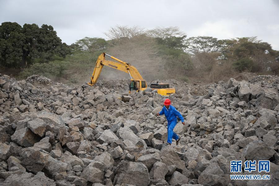 劳动节:非洲铁路工地上的中国技工